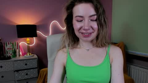 Mia online show from November 19, 7:30 am