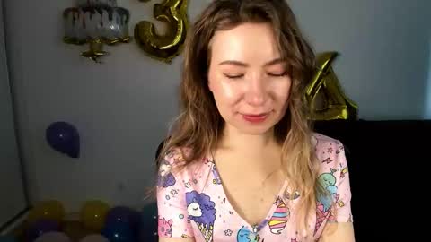 Mia online show from April 8, 6:35 am