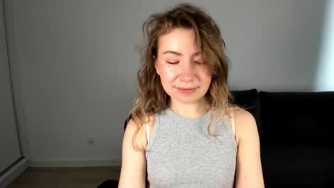 Mia online show from April 12, 1:27 pm