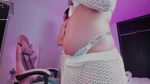 Snapshot of mia_mattel chatting on October 20, 6:47 am          333 online show from October 20, 6:47 am