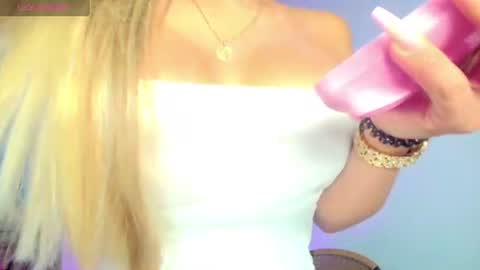 Snapshot of mia_mattel chatting on June 12, 7:40 am 333 online show from June 12, 7:40 am