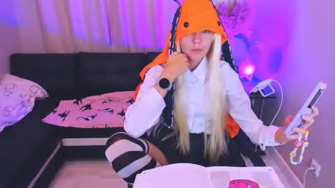 mia_meowxkiss online show from October 1, 4:24 pm