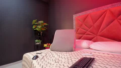 MIA  online show from December 24, 6:39 pm
