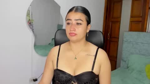 mia_mills777 online show from September 27, 3:22 am
