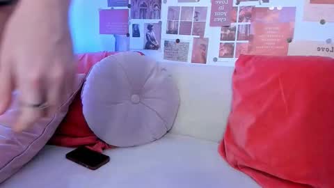 Snapshot of mia_mintz chatting on November 15, 2:20 am Mia online show from November 15, 2:20 am