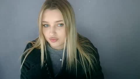 Mia online show from October 1, 10:10 am
