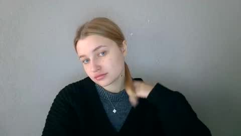 Mia online show from October 3, 9:39 am
