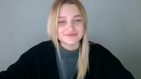 Mia online show from October 5, 12:14 pm