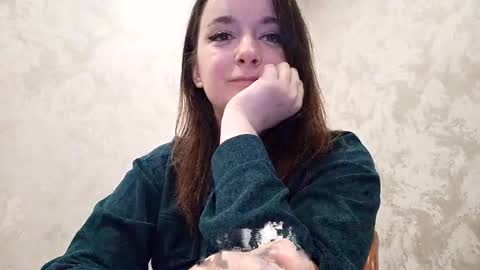 Mia online show from November 8, 9:31 am