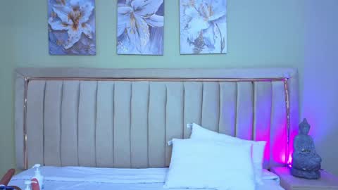 Mia online show from April 16, 12:17 pm