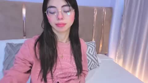Snapshot of mia_naive chatting on June 20, 12:19 pm Mia online show from June 20, 12:19 pm