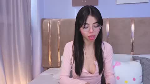 Snapshot of mia_naive chatting on June 23, 8:40 pm Mia online show from June 23, 8:40 pm