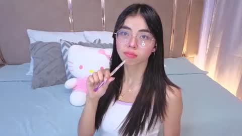 Snapshot of mia_naive chatting on June 30, 12:28 pm Mia online show from June 30, 12:28 pm