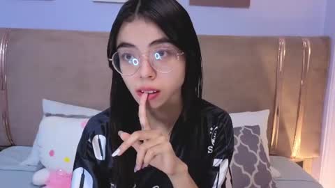 Snapshot of mia_naive chatting on July 15, 12:10 pm Mia online show from July 15, 12:10 pm