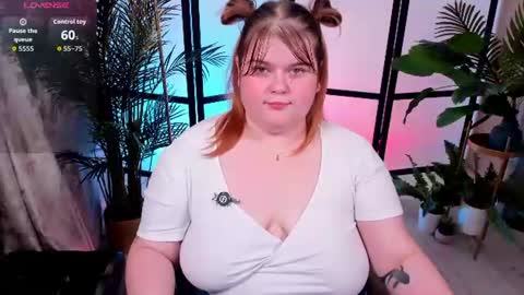 Sweet Mia online show from July 2, 8:15 pm