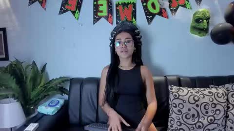 mia_petite72 online show from October 6, 11:24 pm