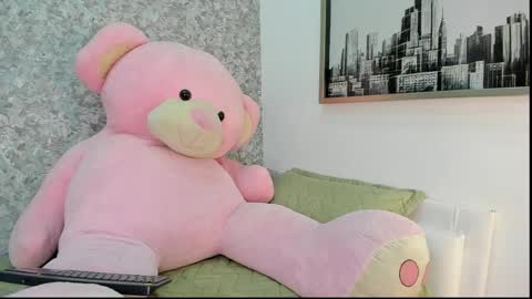 Mia online show from May 29, 2:31 am