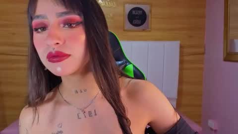 Snapshot of mia_ponce_a chatting on January 19, 12:42 pm MIA online show from January 19, 12:42 pm