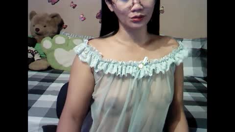 Snapshot of mia_rein chatting on January 6, 1:31 am mia_rein online show from January 6, 1:31 am