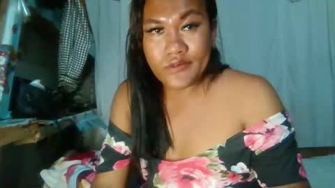 Snapshot of mia_revita chatting on May 3, 8:37 pm mia_revita online show from May 3, 8:37 pm