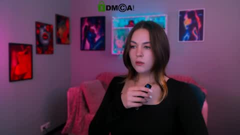 mia online show from April 22, 9:33 am