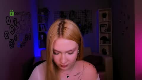 mia online show from May 4, 1:23 am