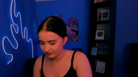 mia online show from May 24, 11:37 am