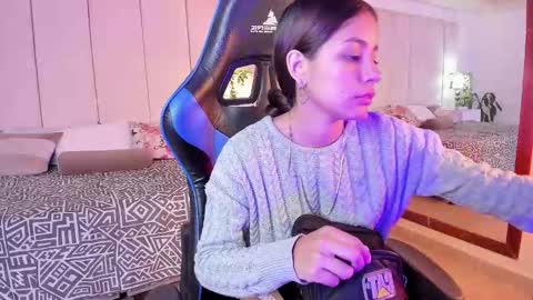 Snapshot of mia_rousse25 chatting on December 15, 12:53 pm mia rousse25 online show from December 15, 12:53 pm