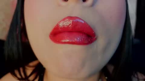 Mia online show from January 8, 11:29 pm