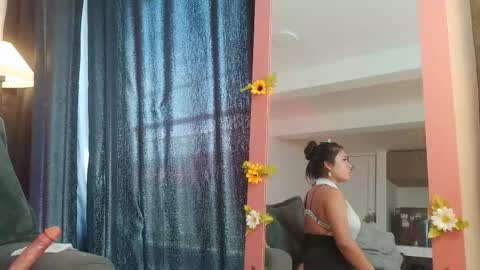 Mia online show from February 25, 7:45 pm