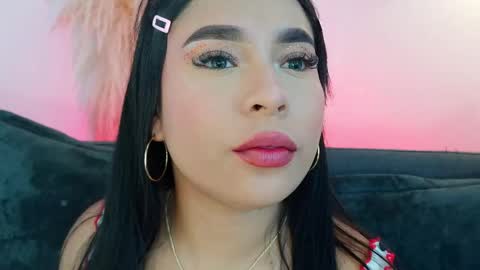 Snapshot of mia_roux1 chatting on April 19, 8:33 pm Mia online show from April 19, 8:33 pm