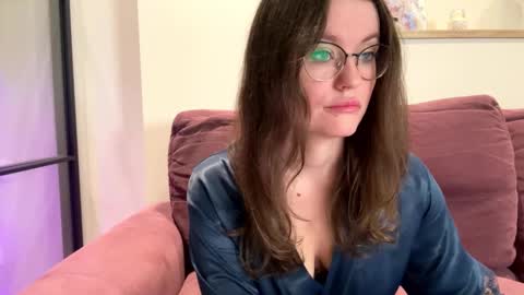 Mia online show from September 17, 3:41 am