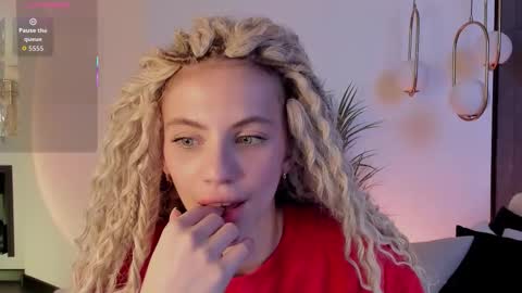 Mia online show from October 24, 6:10 am