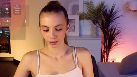 Mia online show from November 21, 6:23 am