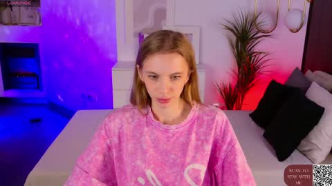 Mia online show from April 2, 6:22 am