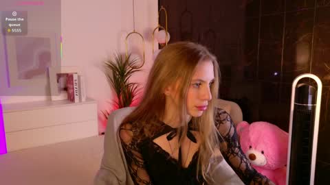 Mia online show from April 3, 6:22 am