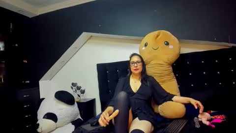 mia_simmons_ online show from April 28, 7:08 pm