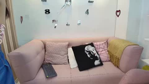 Snapshot of mia_suki chatting on March 8, 8:14 pm Mia online show from March 8, 8:14 pm