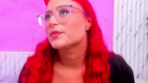 Mia online show from December 15, 11:47 am