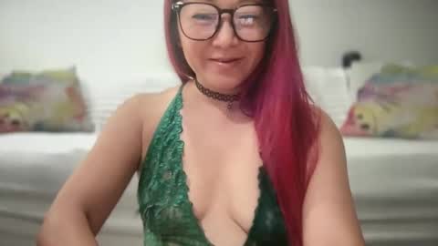 Mia online show from September 27, 5:40 pm