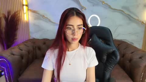 Mia online show from September 22, 1:35 pm