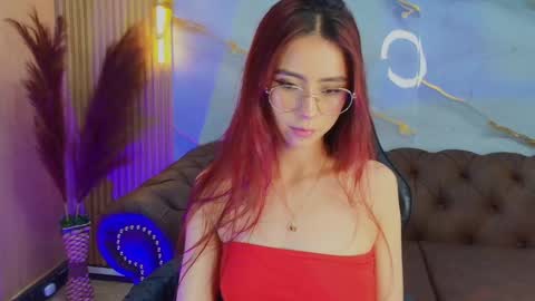 Mia online show from October 4, 1:20 pm