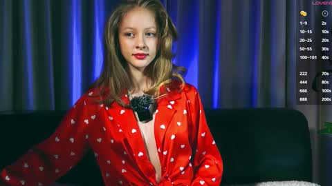 Mia online show from October 12, 12:48 pm