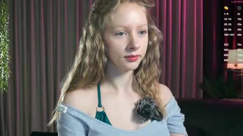 Mia online show from November 27, 10:28 am