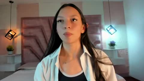 Snapshot of mia_velmont chatting on May 9, 8:47 pm Miaaa online show from May 9, 8:47 pm
