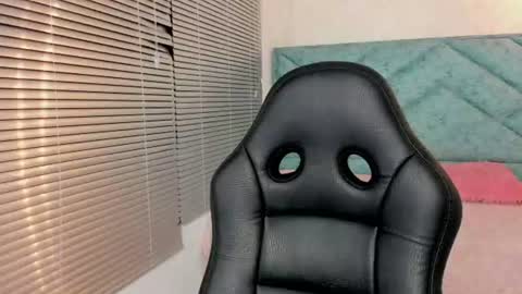 Snapshot of mia_velmont chatting on June 20, 1:52 am Miaaa online show from June 20, 1:52 am