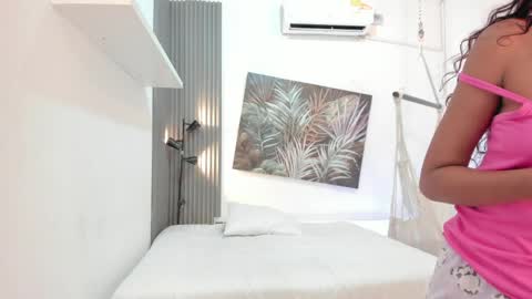 Snapshot of mia_velve chatting on May 9, 11:37 am Mia online show from May 9, 11:37 am