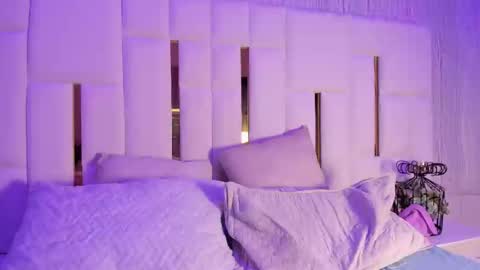 Snapshot of mia_vy chatting on October 12, 2:54 am mia_vy online show from October 12, 2:54 am