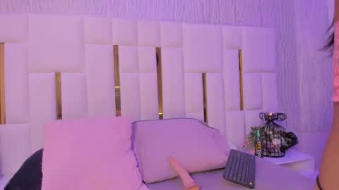 Snapshot of mia_vy chatting on October 29, 2:58 am mia_vy online show from October 29, 2:58 am