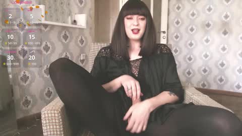 mia_wallase online show from November 28, 2:31 pm